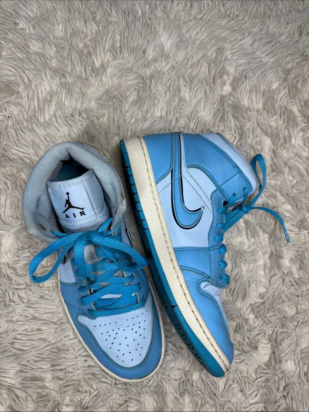 Nike Air Jordan 1 Mid in Sky Blue and White
